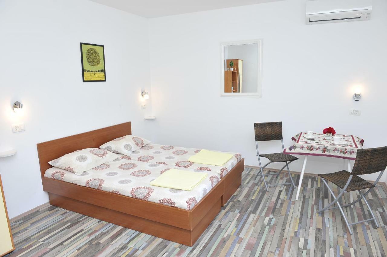 Apartments Neda Плоче Экстерьер фото